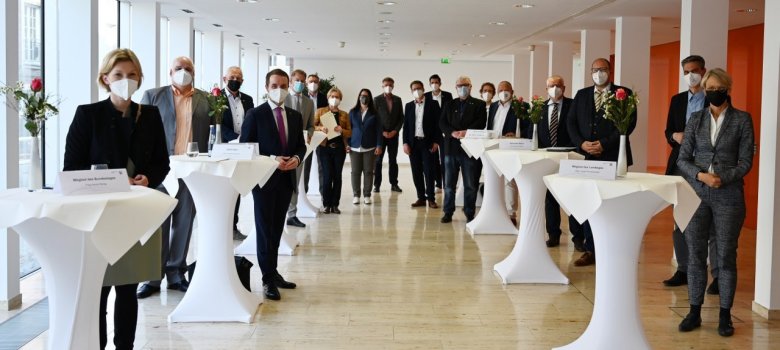 Gruppenbild mit Vertretern der Kreise Recklinghausen, Borken und Bottrop