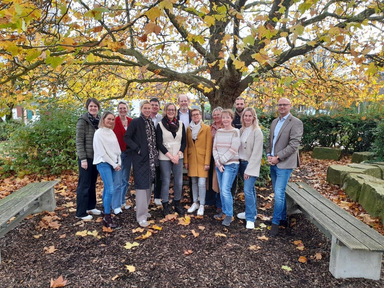 Vertreter und Vertreterinnen der Gesamtschule Gescher und der Städte Gescher und Velen arbeiten gemeinsam an einem noch engeren Kontakt zwischen Bildung und Wirtschaft.